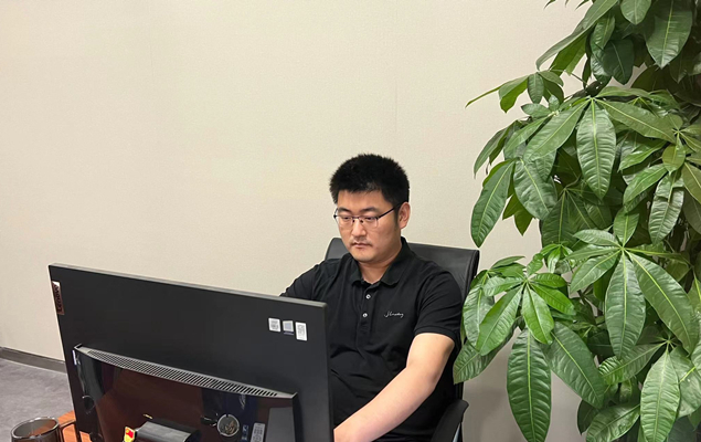 致敬！逆行者 | 广博新元青年干部王凡：疫情不息，，逆行一直！
