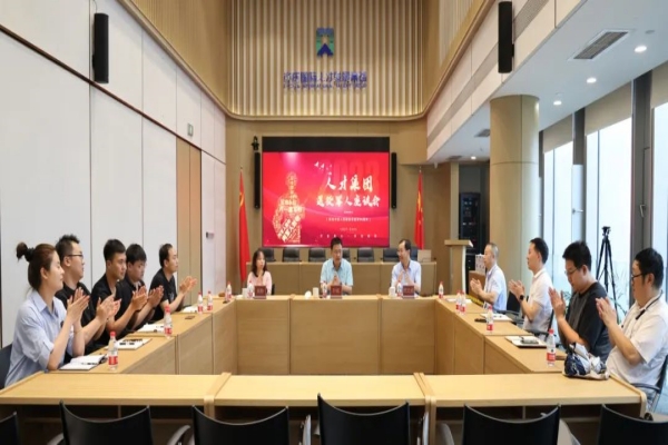 亦庄DG视讯集团党委组织开展建军节座谈慰问活动